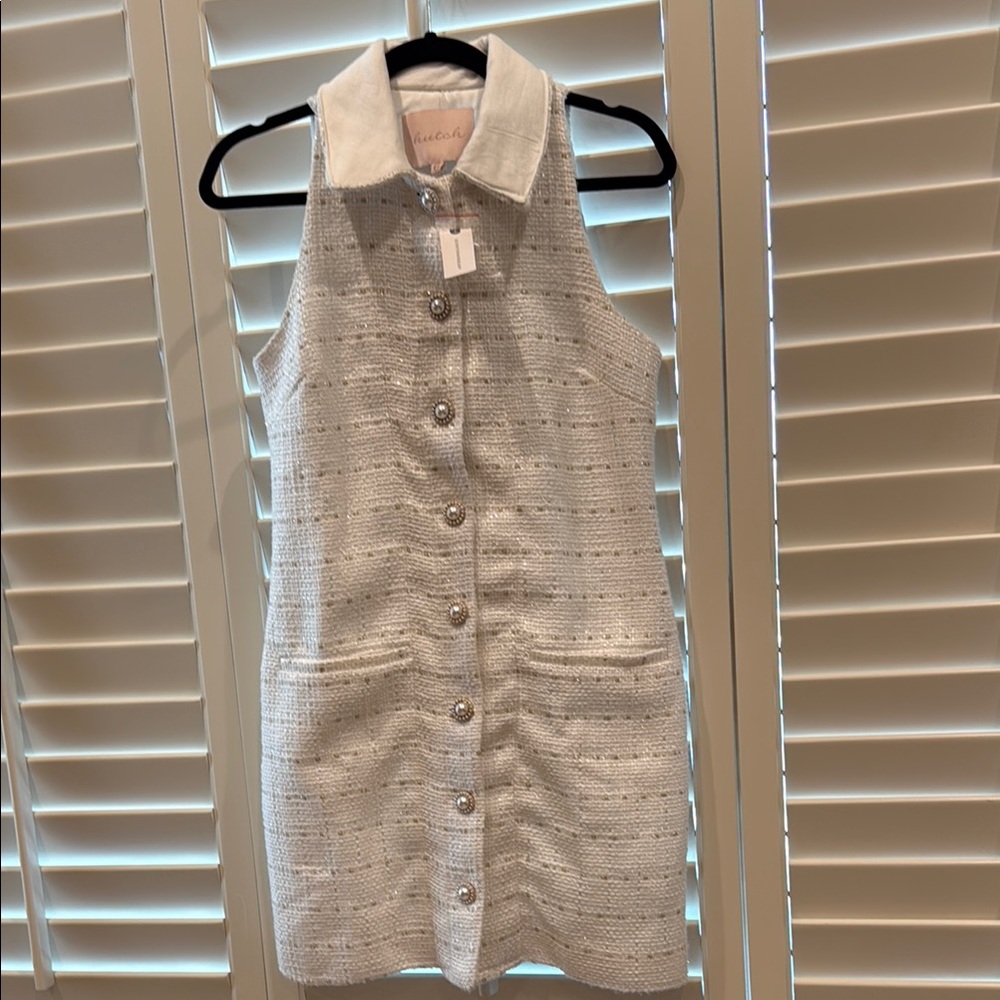 Chic Sleeveless Button-Down Dress